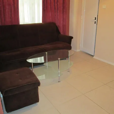 ゾヤ ゲスト ハウス 2*