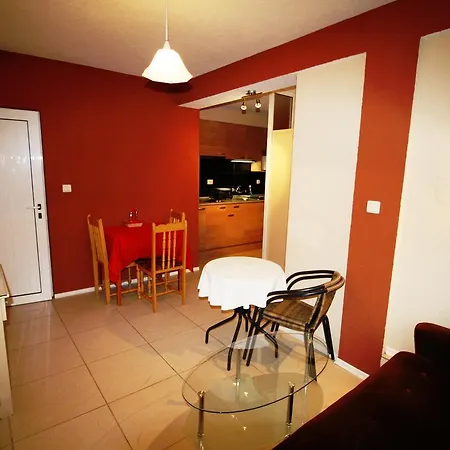 ゾヤ ゲスト ハウス 2* ラヴダ